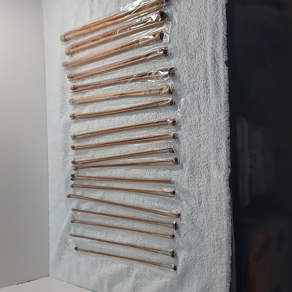 18 pairs of wooden knitting needles NEW